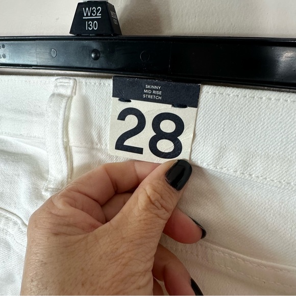 GAP White Ripped Jeans - Picture 6 of 11